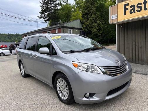 2017 Toyota Sienna XLE