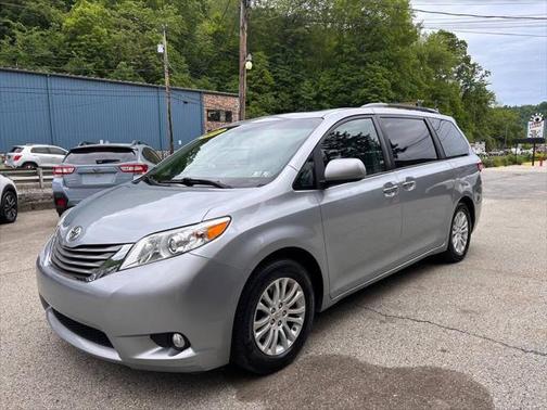 2017 Toyota Sienna XLE
