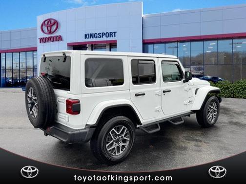 2024 Jeep Wrangler 4-Door Sahara 4x4