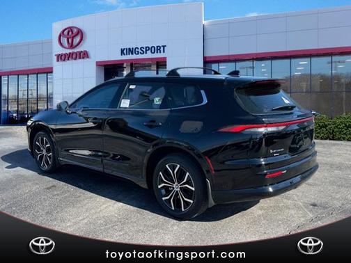 2025 Toyota Crown Signia XLE