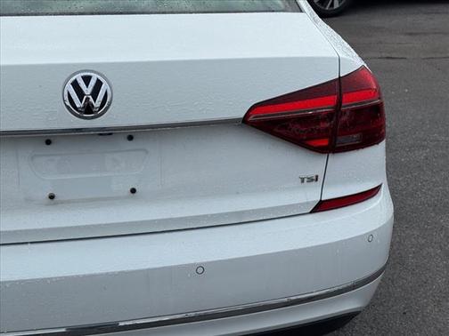 2017 Volkswagen Passat 1.8T SEL Premium