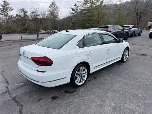 2017 Volkswagen Passat 1.8T SEL Premium