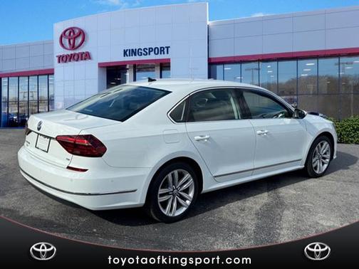 2017 Volkswagen Passat 1.8T SEL Premium