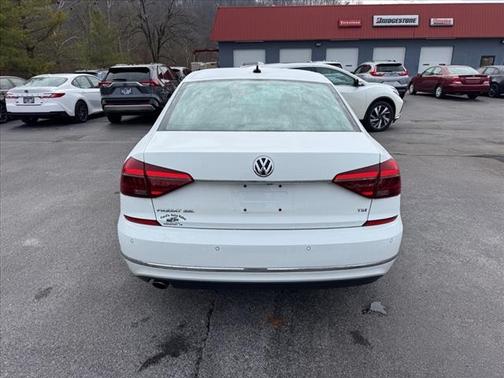 2017 Volkswagen Passat 1.8T SEL Premium