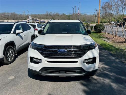 Star White Metallic Tri-Coat 2024 Ford Explorer XLT