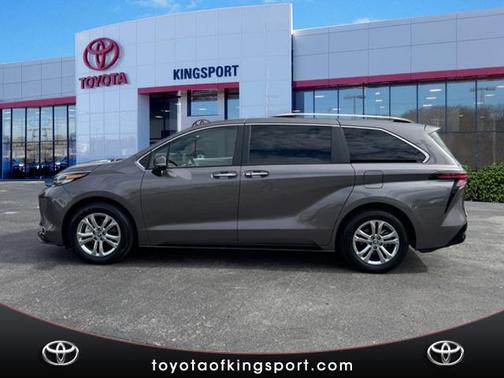 2023 Toyota Sienna Platinum 7 Passenger