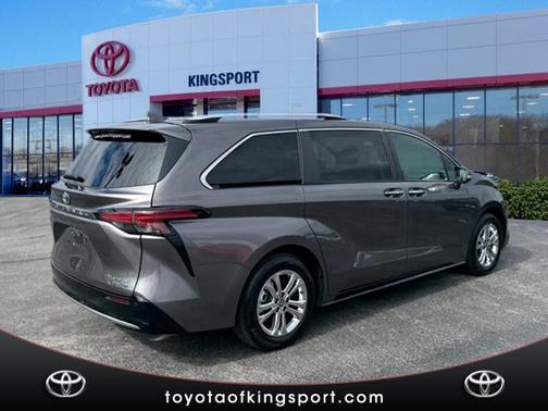 2023 Toyota Sienna Platinum 7 Passenger