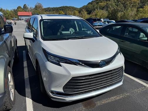 2023 Toyota Sienna XLE 7 Passenger