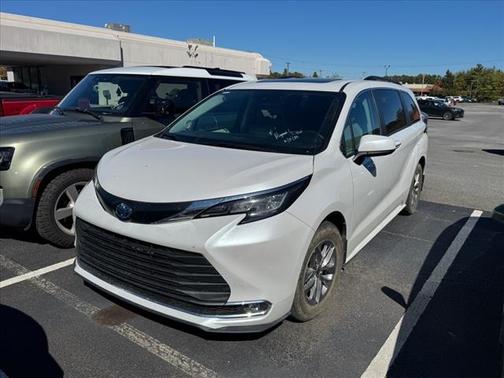 2023 Toyota Sienna XLE 7 Passenger