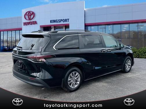 2023 Toyota Sienna XLE 7 Passenger