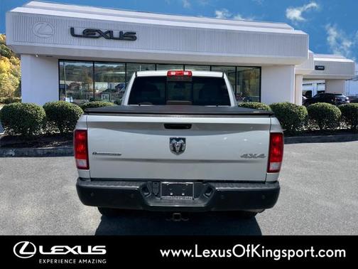2016 RAM 1500 SLT