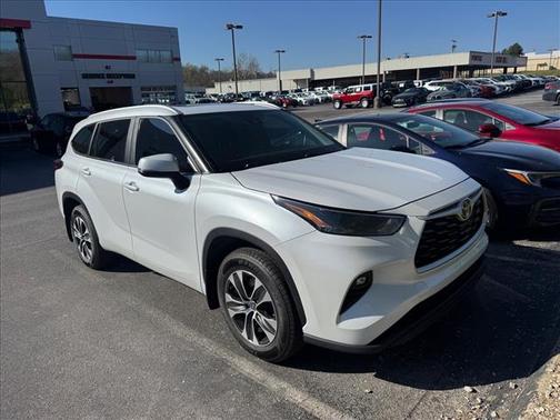 Wind Chill Pearl 2023 Toyota Highlander XLE