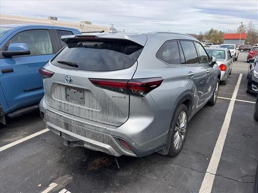 2024 Toyota Highlander Hybrid Platinum