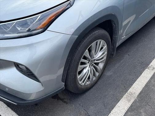 2024 Toyota Highlander Hybrid Platinum