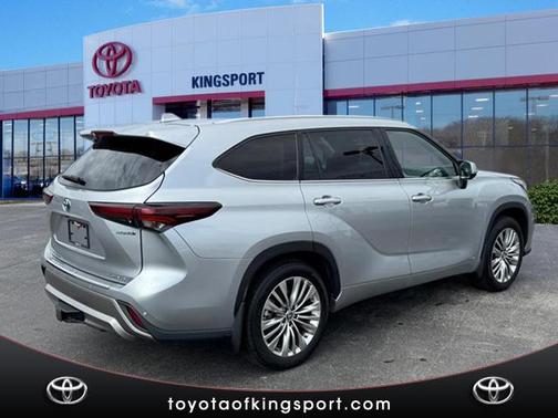 2024 Toyota Highlander Hybrid Platinum