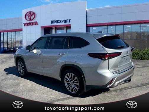 2024 Toyota Highlander Hybrid Platinum