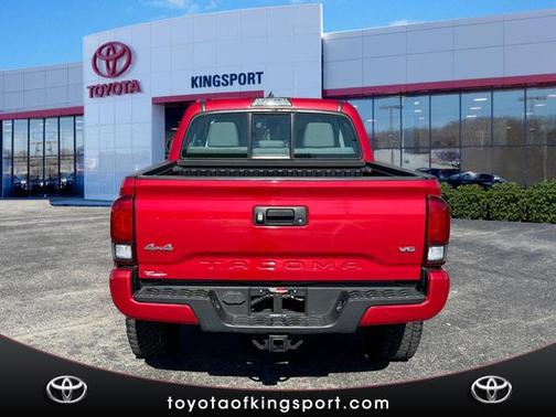 Barcelona Red Metallic 2018 Toyota Tacoma SR