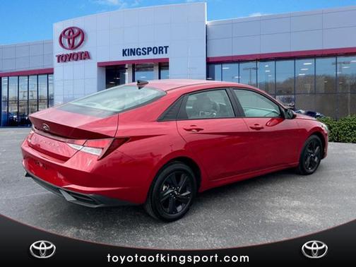 2022 Hyundai ELANTRA SEL