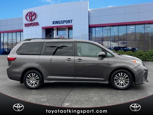 2020 Toyota Sienna XLE