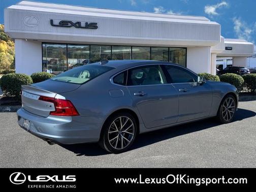 2018 Volvo S90 T5 Momentum