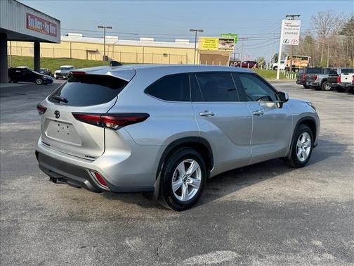 Celestial Silver Metallic 2024 Toyota Highlander LE
