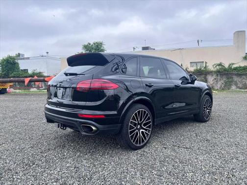 2017 Porsche Cayenne Platinum Edition
