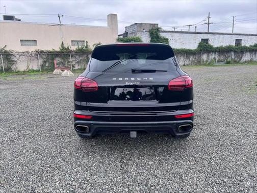 2017 Porsche Cayenne Platinum Edition