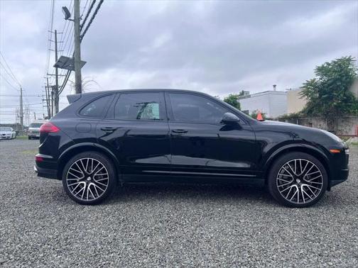 2017 Porsche Cayenne Platinum Edition