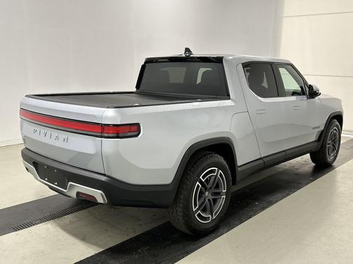 2025 Rivian R1T Adventure trim