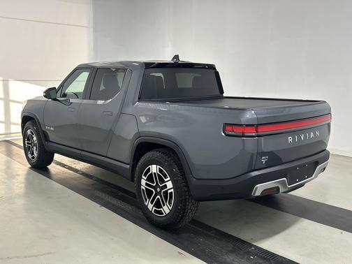 2024 Rivian R1T Adventure Package