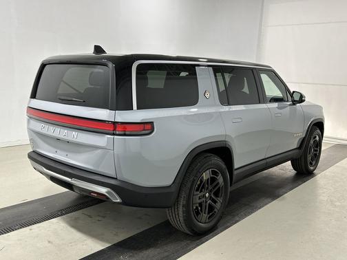 2023 Rivian R1S Adventure