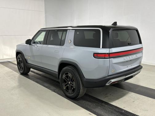 2023 Rivian R1S Adventure