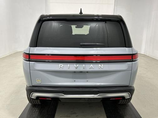 2023 Rivian R1S Adventure