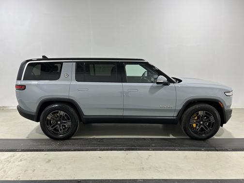 2023 Rivian R1S Adventure