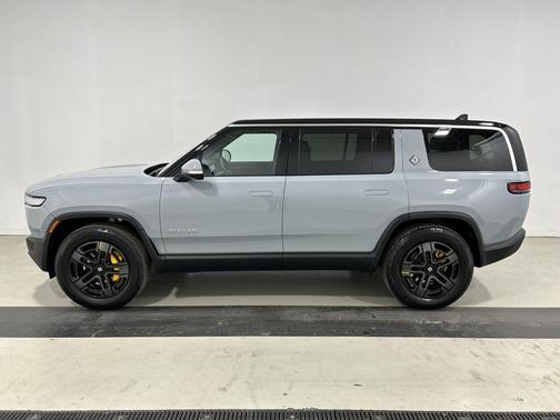 2023 Rivian R1S Adventure