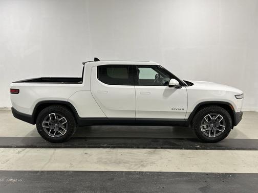 2024 Rivian R1T Adventure Package