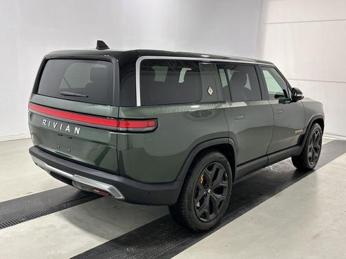 2023 Rivian R1S Adventure