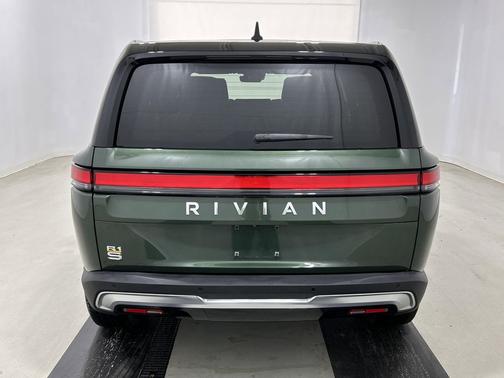 2023 Rivian R1S Adventure