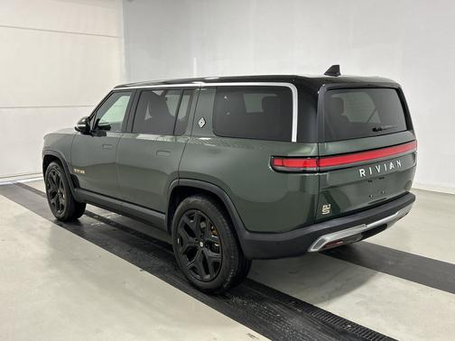2023 Rivian R1S Adventure