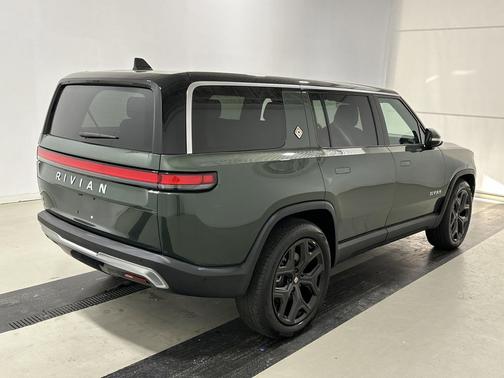 2023 Rivian R1S Adventure Package