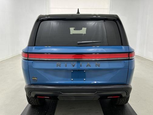 2025 Rivian R1S Ascend trim