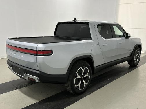 2024 Rivian R1T Adventure Package