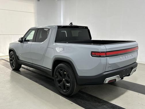 2023 Rivian R1T Adventure Package