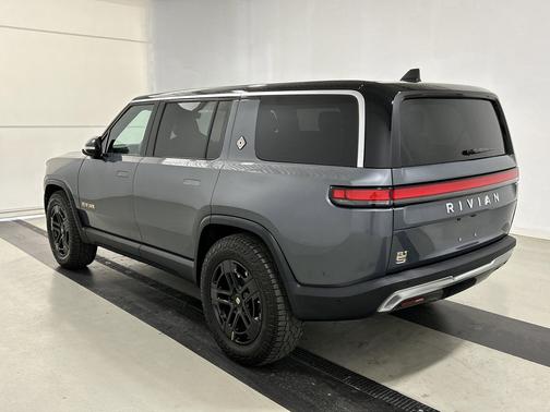 2023 Rivian R1S Adventure
