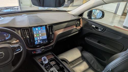 2024 Volvo XC60 B5 Ultimate Dark Theme