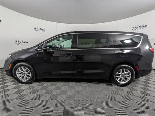 2024 Chrysler Pacifica Touring-L