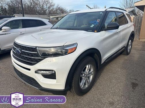 Star White 2022 Ford Explorer XLT