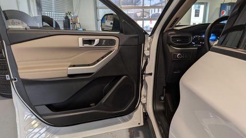 Star White 2022 Ford Explorer XLT