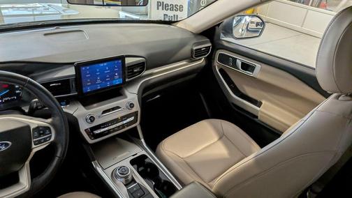 Star White 2022 Ford Explorer XLT