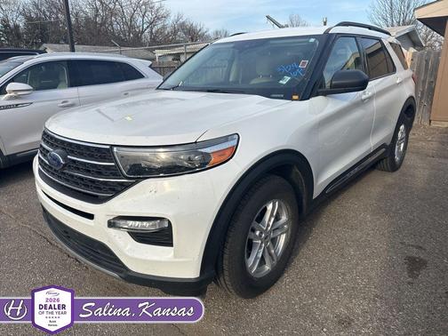 Star White 2022 Ford Explorer XLT